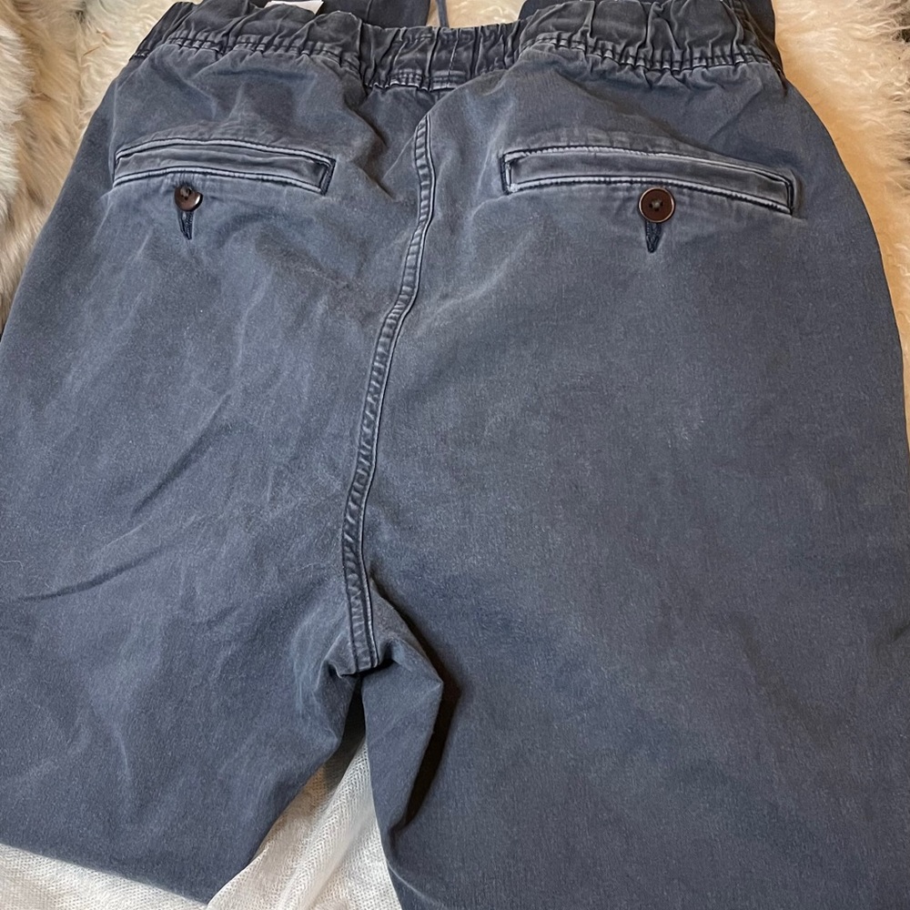 Abercrombie & Fitch Men joggers.